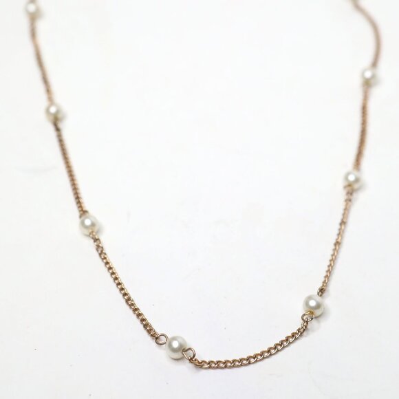 Faux Pearl & Gold Tone Chain Delicate Necklace Classic Old Money Pearls - Picture 3 of 7